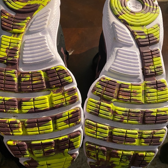 Under Armor shoes - Picture 3 of 3